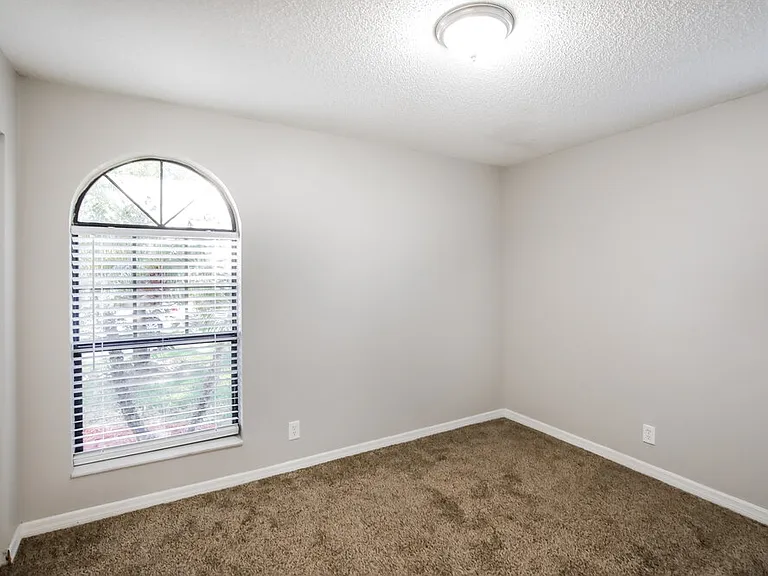 487 SW 169th Ter — Photo 14