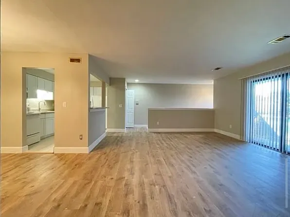 23777 Village House Dr S, Southfield, MI 48033