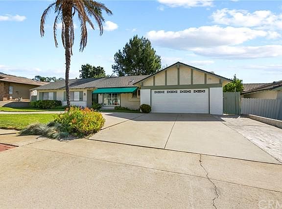 3rd image of 6417 Hellman Ave