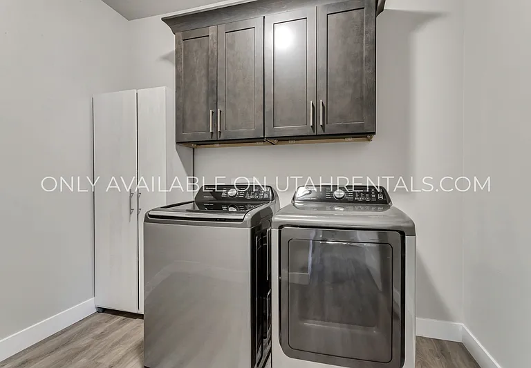 693 Spruce Way — Photo 18