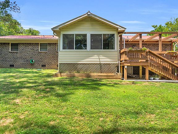 3rd image of 3535 Faye Dr SE