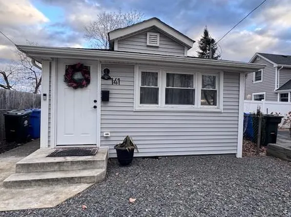 141 McKinley Ave, Laurence Harbor, NJ 08879