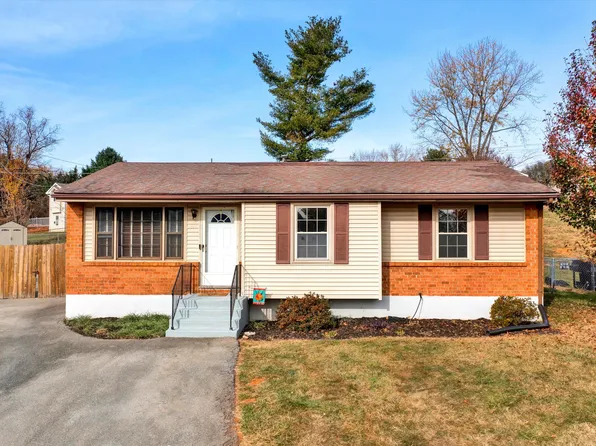 2227 Inge Cir, Salem, VA 24153