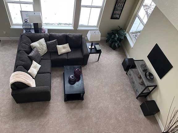 2 story wall of windows in family room