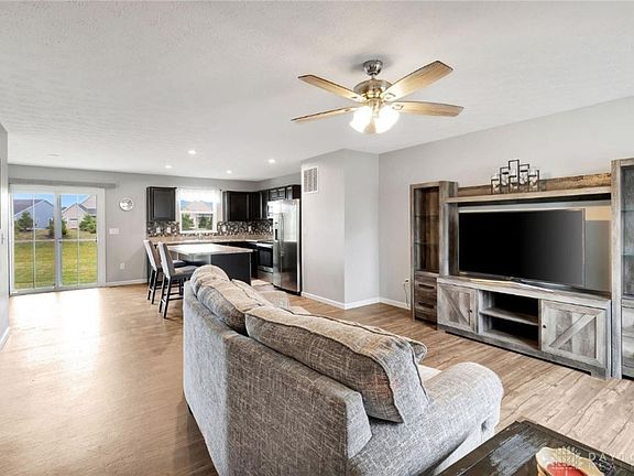 5th image of 1470 Deters Dr