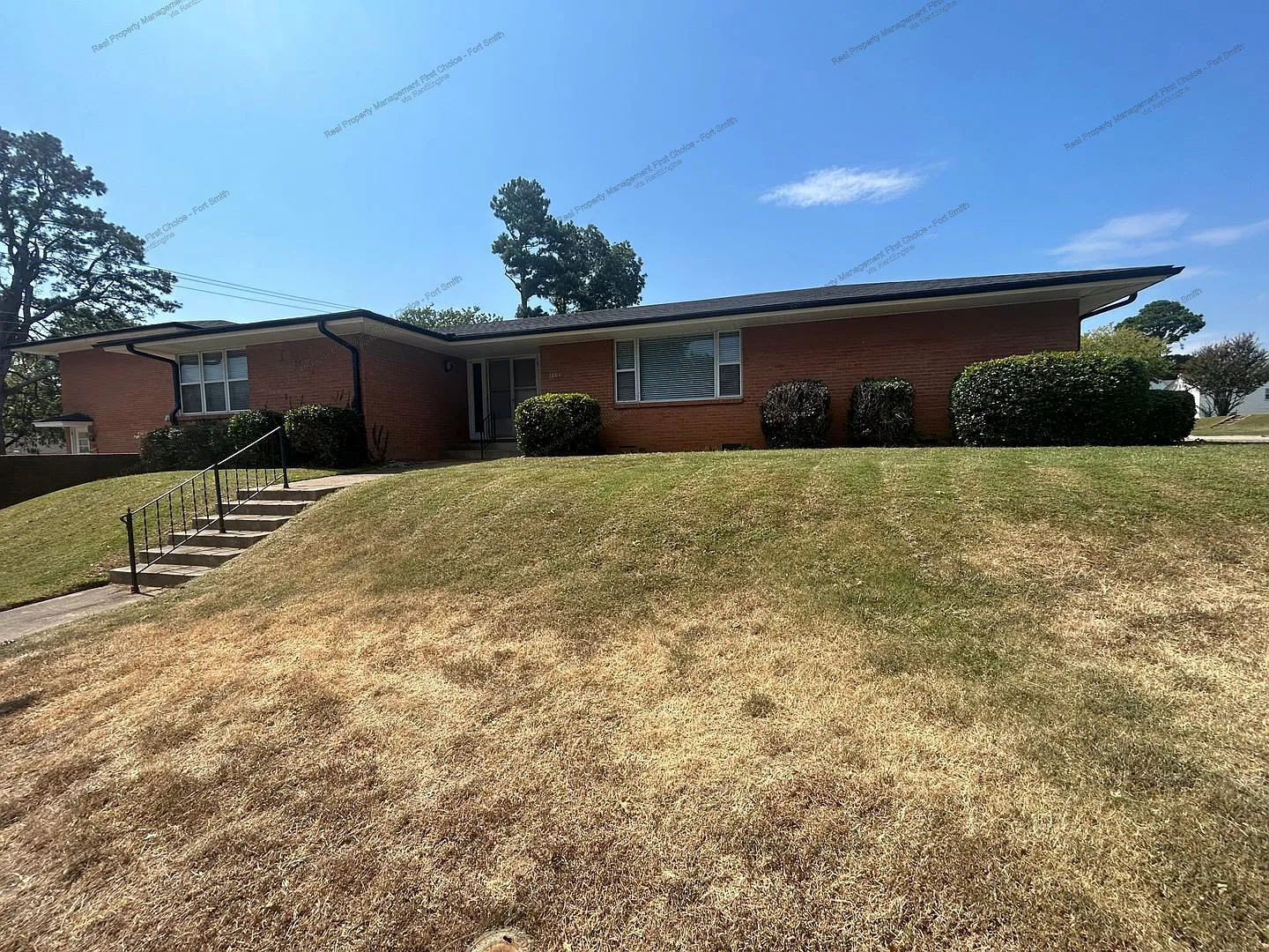 2 bed, 1.0 bath, 1170 sqft, $850 — Photo 2