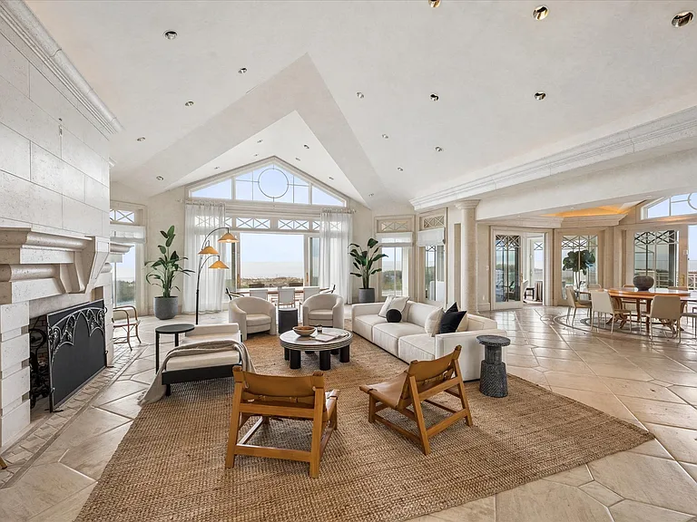 111 Beach Ln — Photo 8