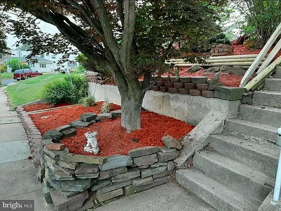 3rd image of 964 New Holland Rd