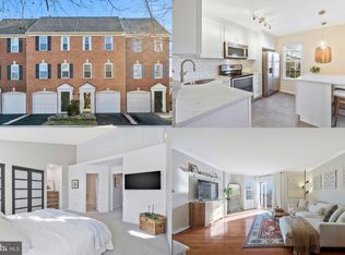 26084 Lands End Dr, Chantilly, VA 20152