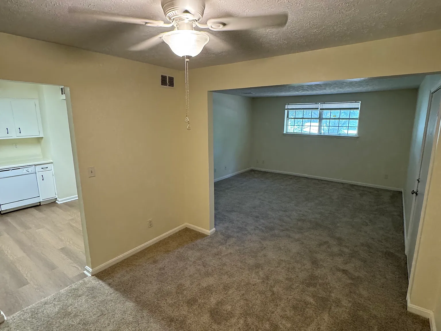 2 bed, 950 sqft, $1,350 — Photo 3