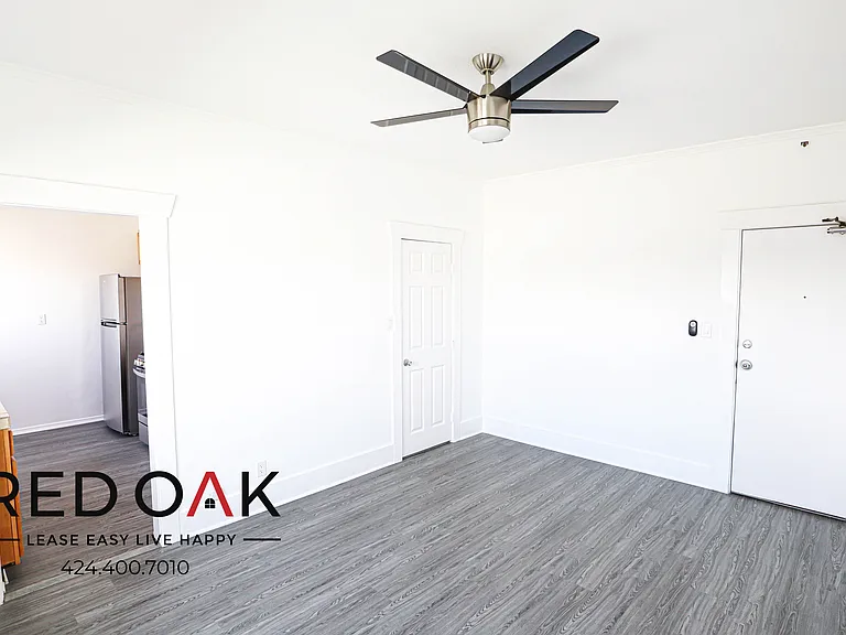 527 W 15th St #24 — Photo 3