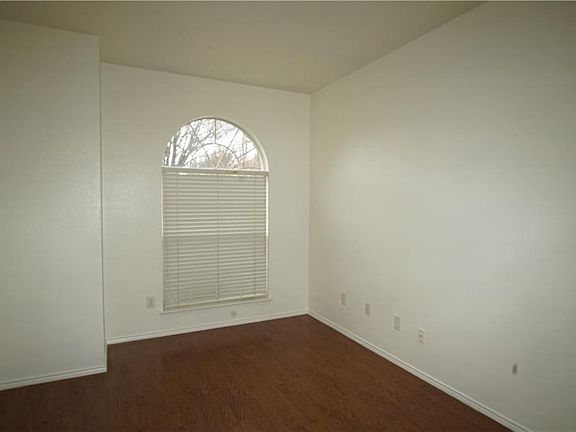 3rd image of 2832 N Hampton Dr