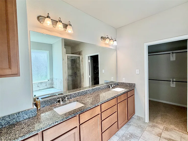 8002 Mesquite Hill Ln — Photo 15