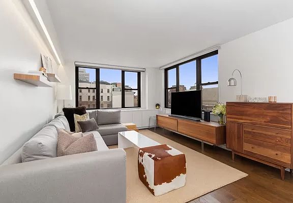 3rd image of 201 E 17th St APT 8A