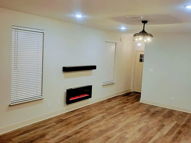 7544 Magnolia Vlg #102 — Photo 2