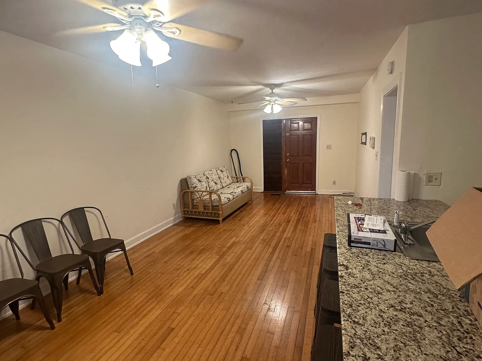 3 bed, 1000 sqft, $1,200 — Photo 4