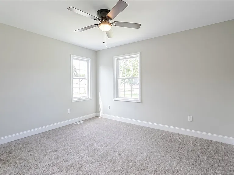 16 Cottage St — Photo 11