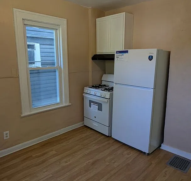 443 W Thornton St — Photo 16