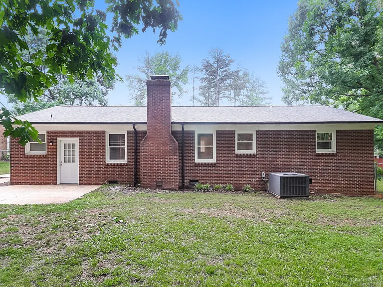2124 Fox Hunt Dr — Photo 16