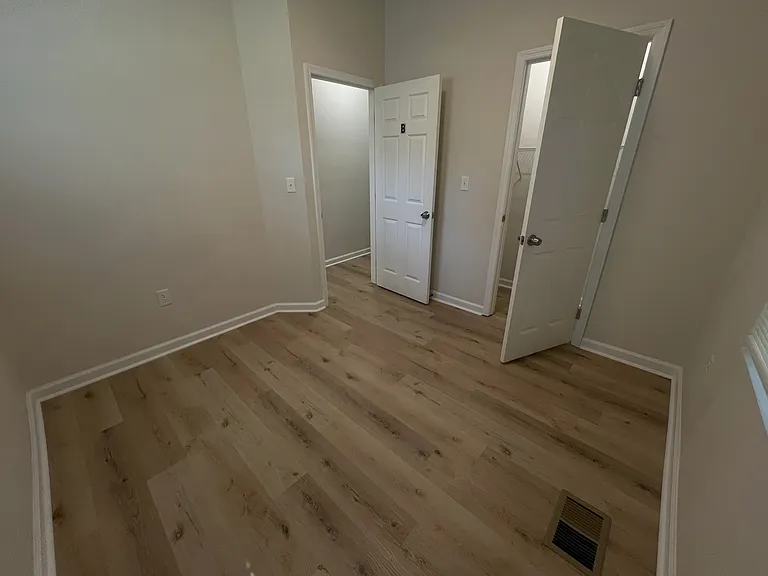 2324 Wilson Ave — Photo 10