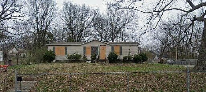 1st image of 136 E Gage Ave