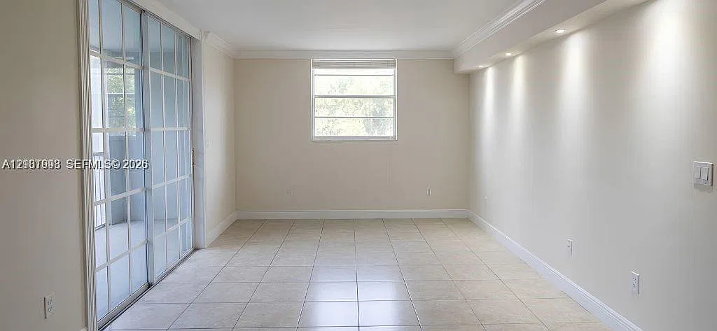 Half Moon Towers Condo — Photo 2