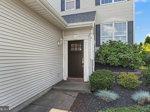 3rd image of 117 Arrowhead Dr