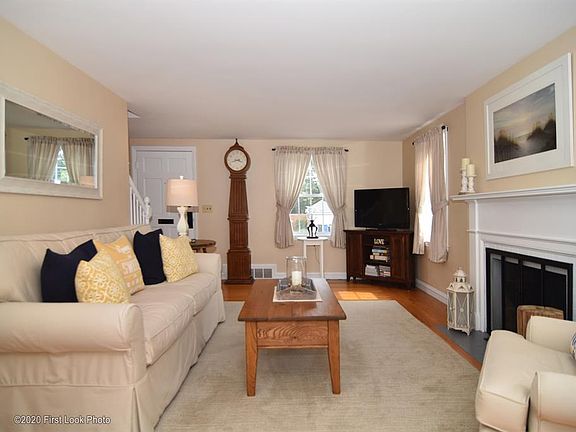 3rd image of 74 Oak Hill Dr
