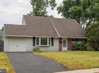 32 Quill Rd, Levittown, PA 19057