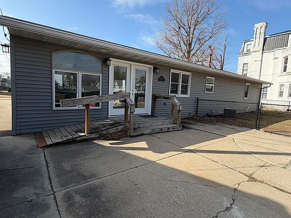 3rd image of 814 N Court St