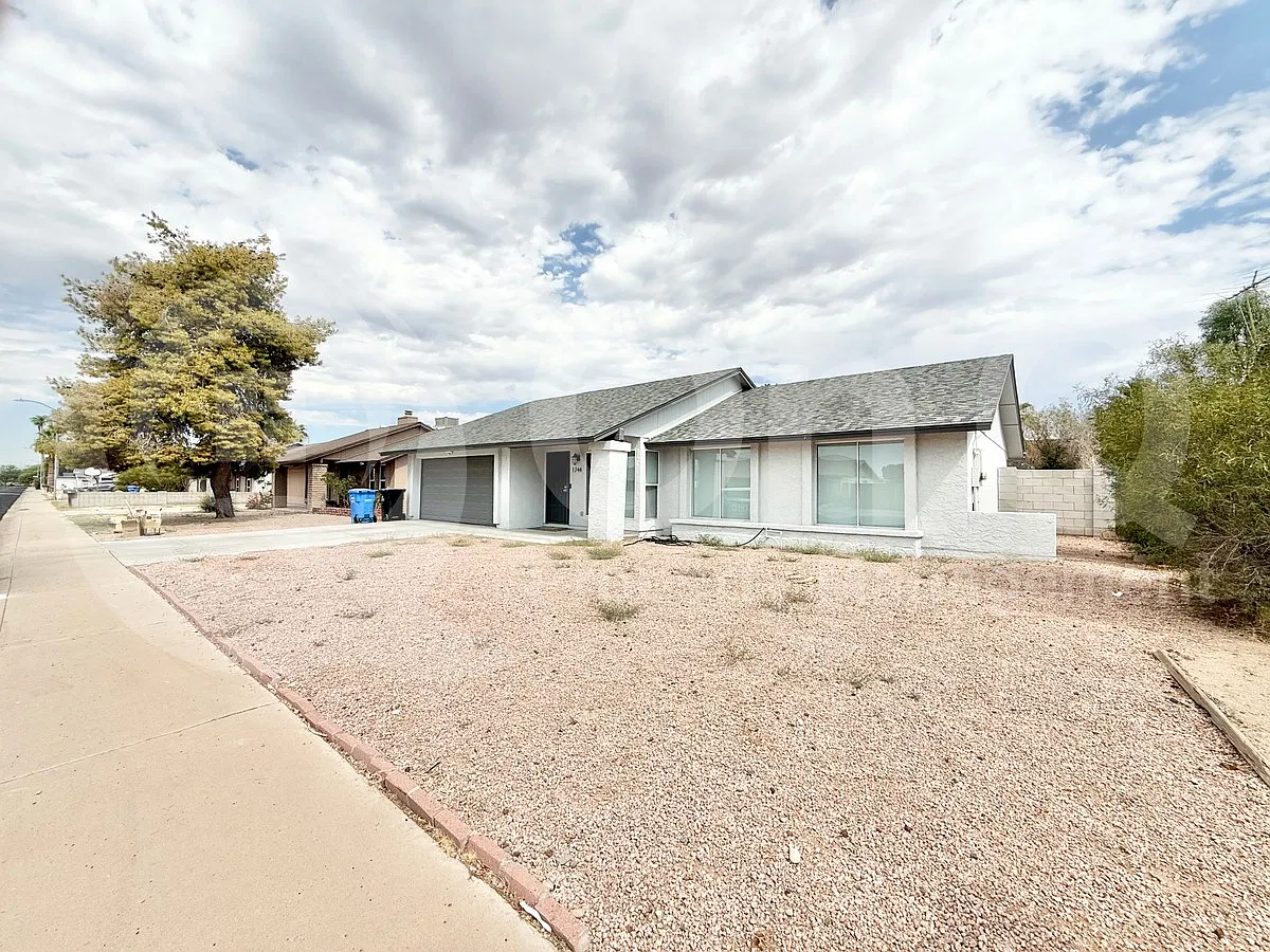 3 bed, 2.0 bath, 1397 sqft, $2,049 — Photo 3