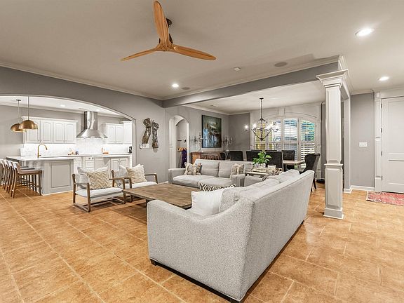 5th image of 135 Blackburn Dr