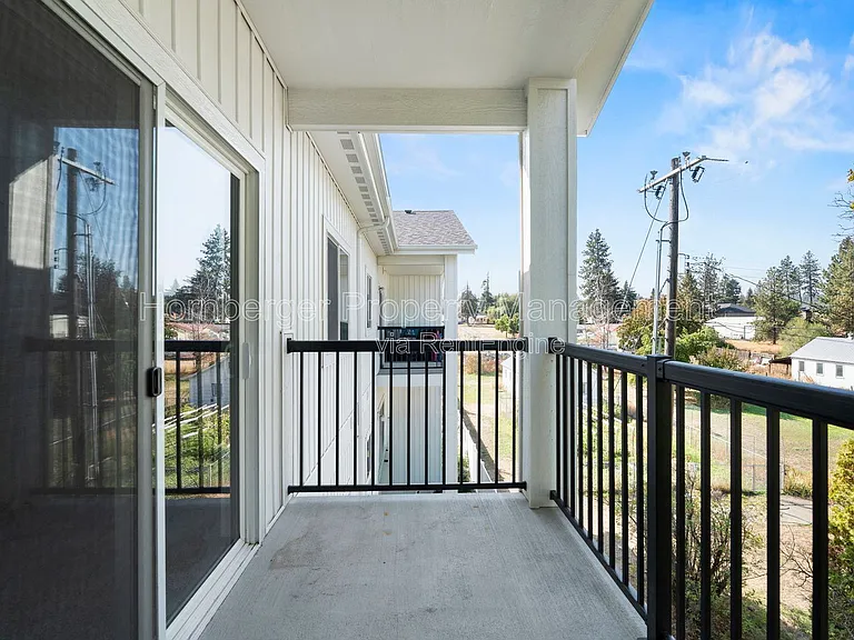 4th Ave Apartments — Photo 5