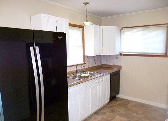 4th image of 24 Carlton Dr