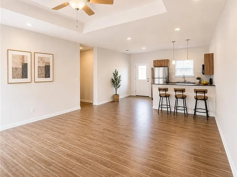 1601 Cortlandt St #4 — Photo 8