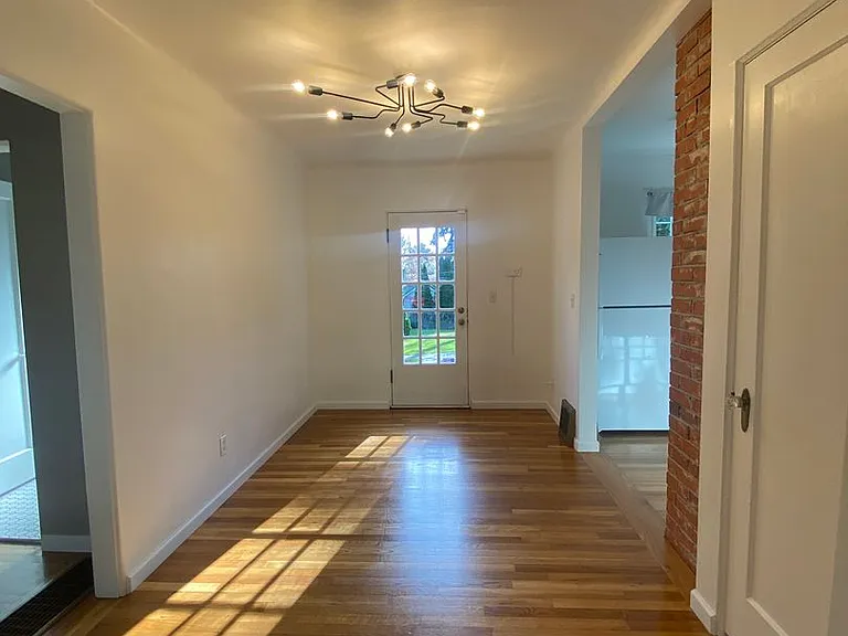1303 S Garfield St — Photo 17