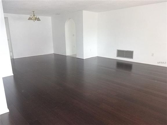 4th image of 1416 Oleander Dr