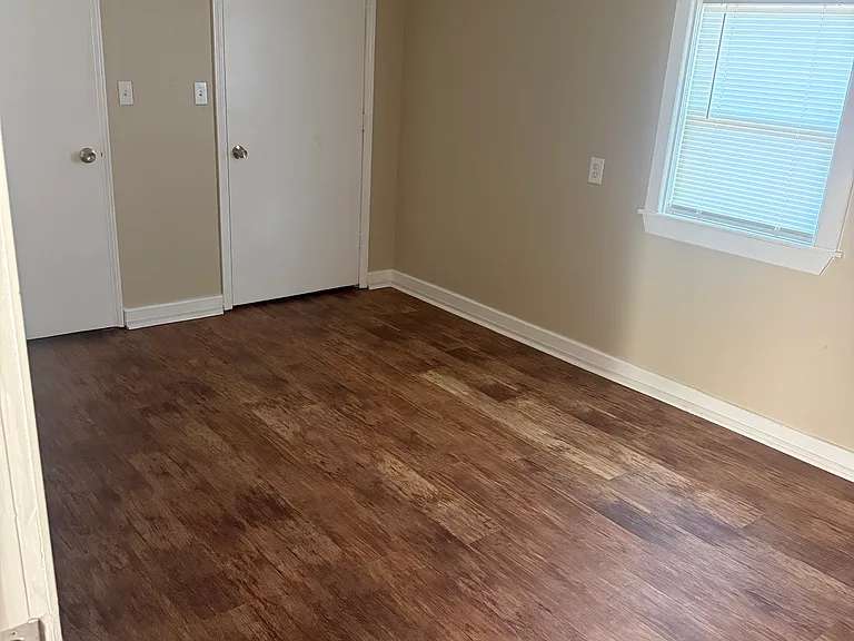 1315 Broadmoor St — Photo 6