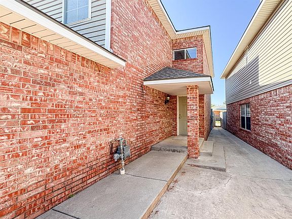 2nd image of 839 Rambling Oaks Dr
