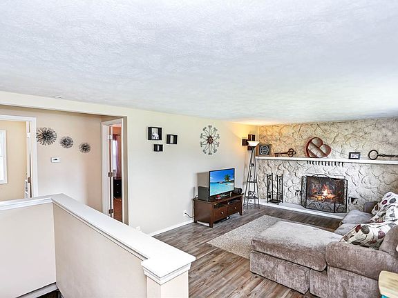 4th image of 2429 W Everett Ave