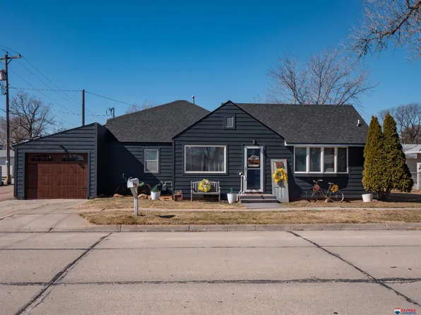 1313 M St, Cozad, NE 69130