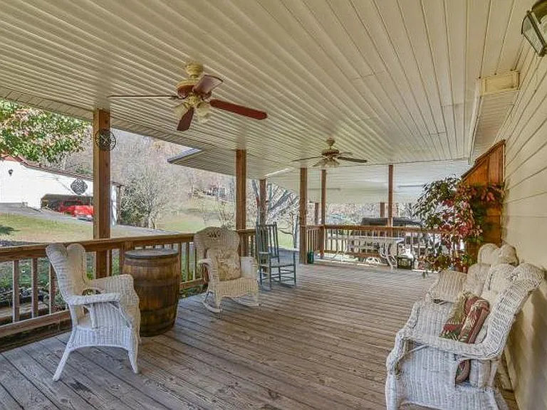 492 Olinger Dr — Photo 32
