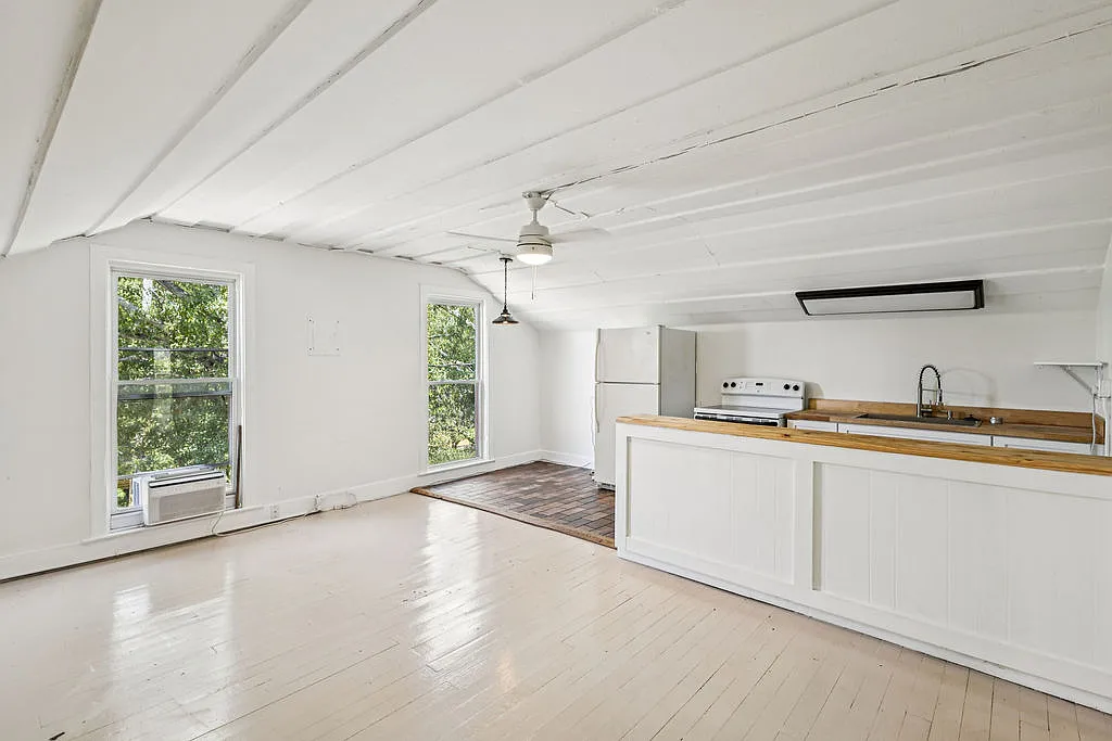 2 bed, 982 sqft, $1,500 — Photo 1
