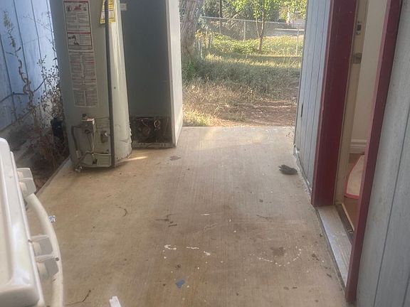 2nd image of 915 NE Malheur Ave