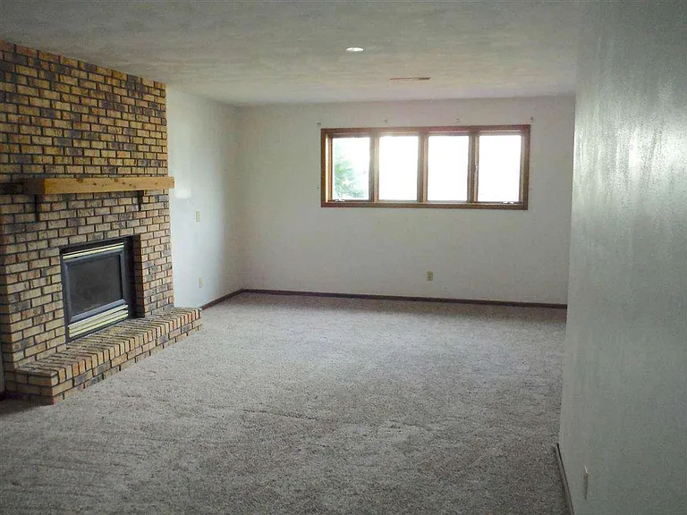 2 Crossbridge Ct — Photo 9