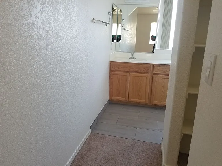 2440 Huntington Dr — Photo 12