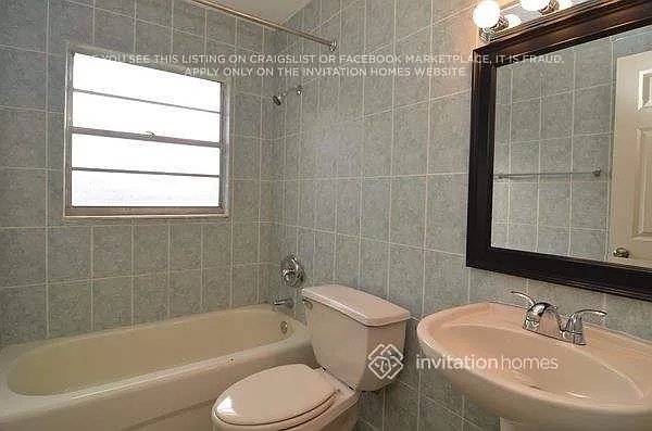 7121 N 50th St — Photo 12