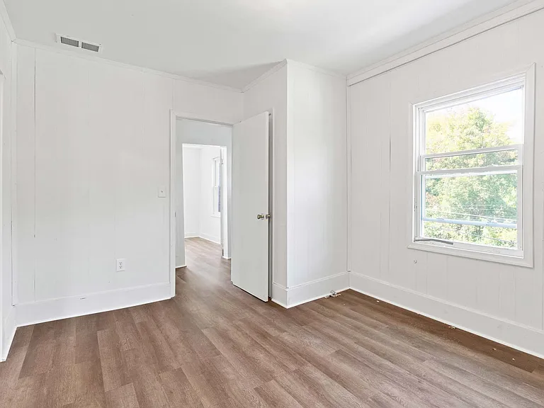 516 N Center St — Photo 13