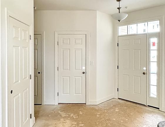 RV-45 Foyer