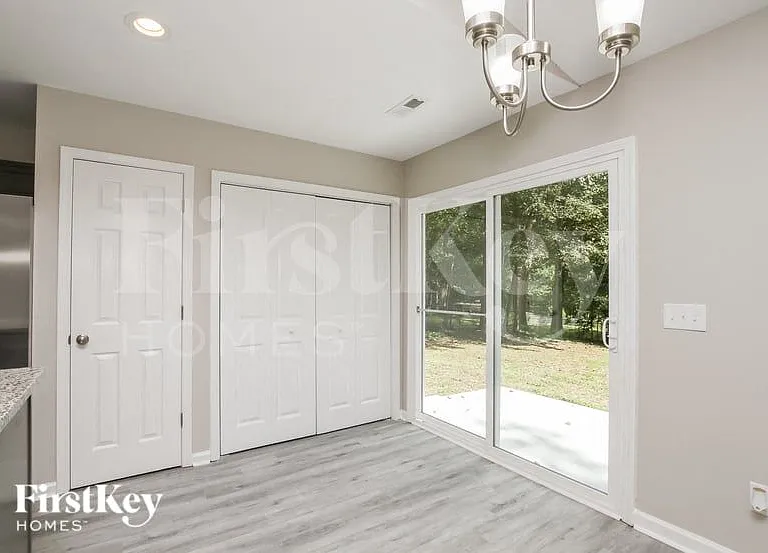 128 Lismark Dr — Photo 4
